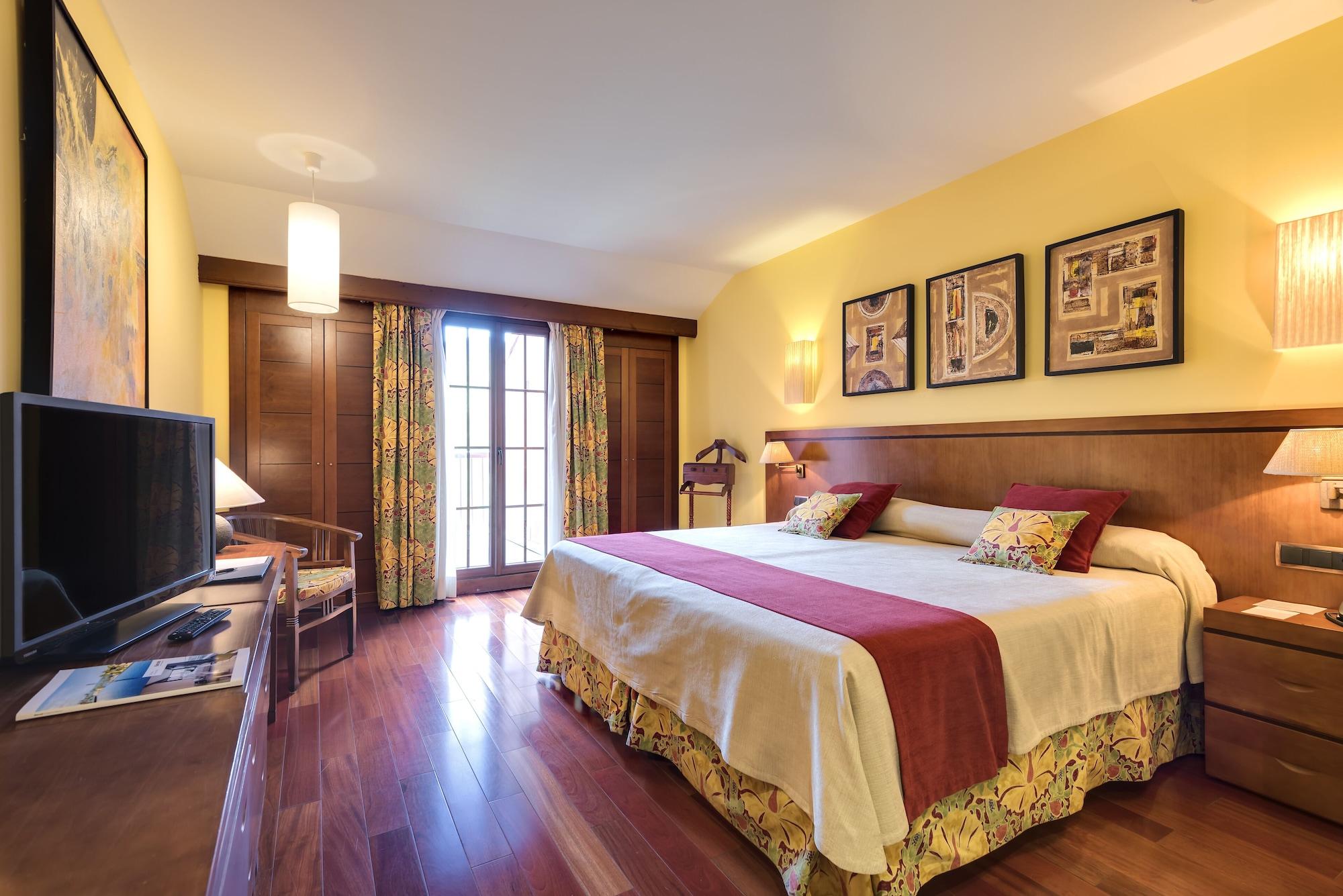 Hotel & Spa Monasterio De بولتانا المظهر الخارجي الصورة A room at the Hotel El Prado