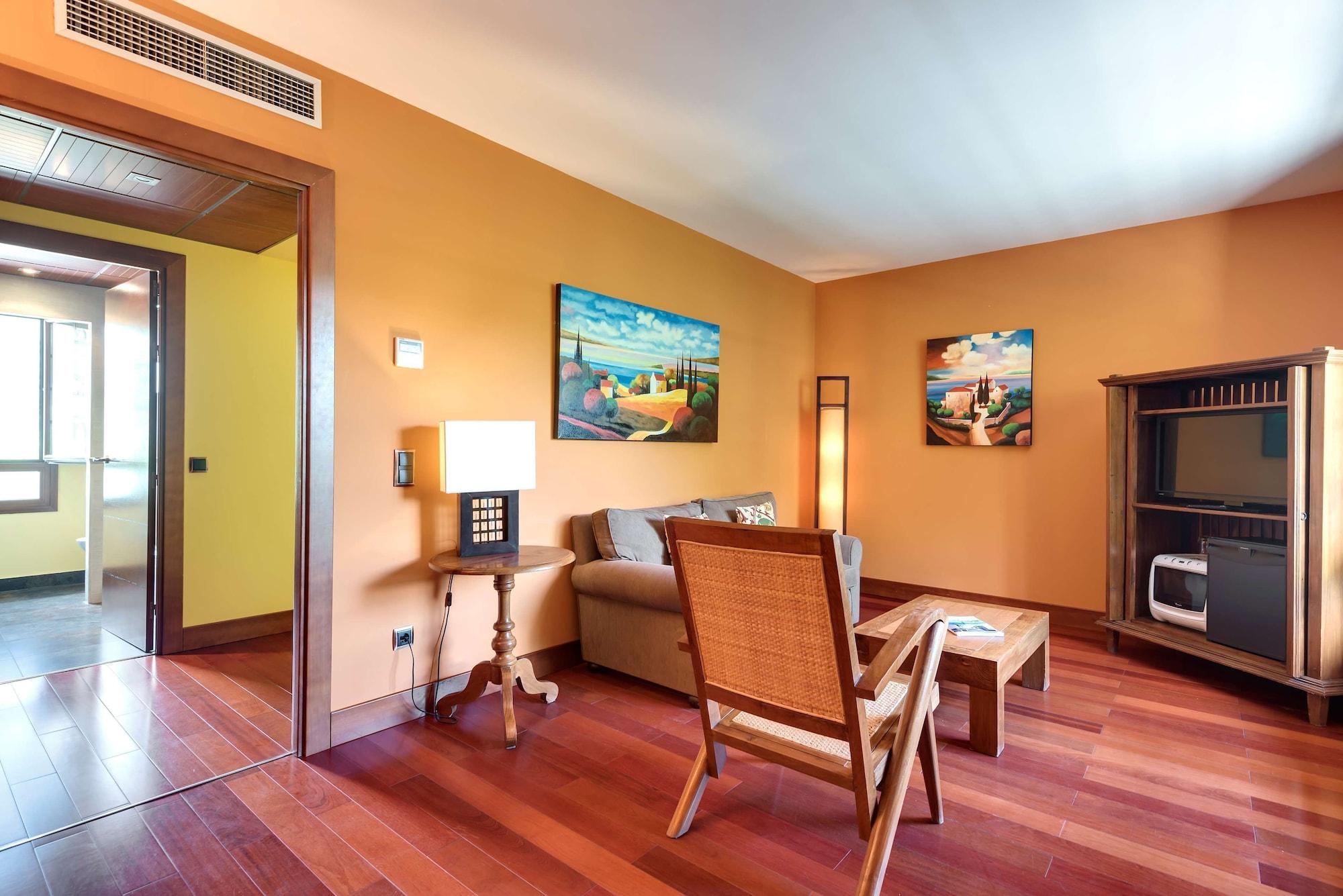 Hotel & Spa Monasterio De بولتانا المظهر الخارجي الصورة A room at the hotel