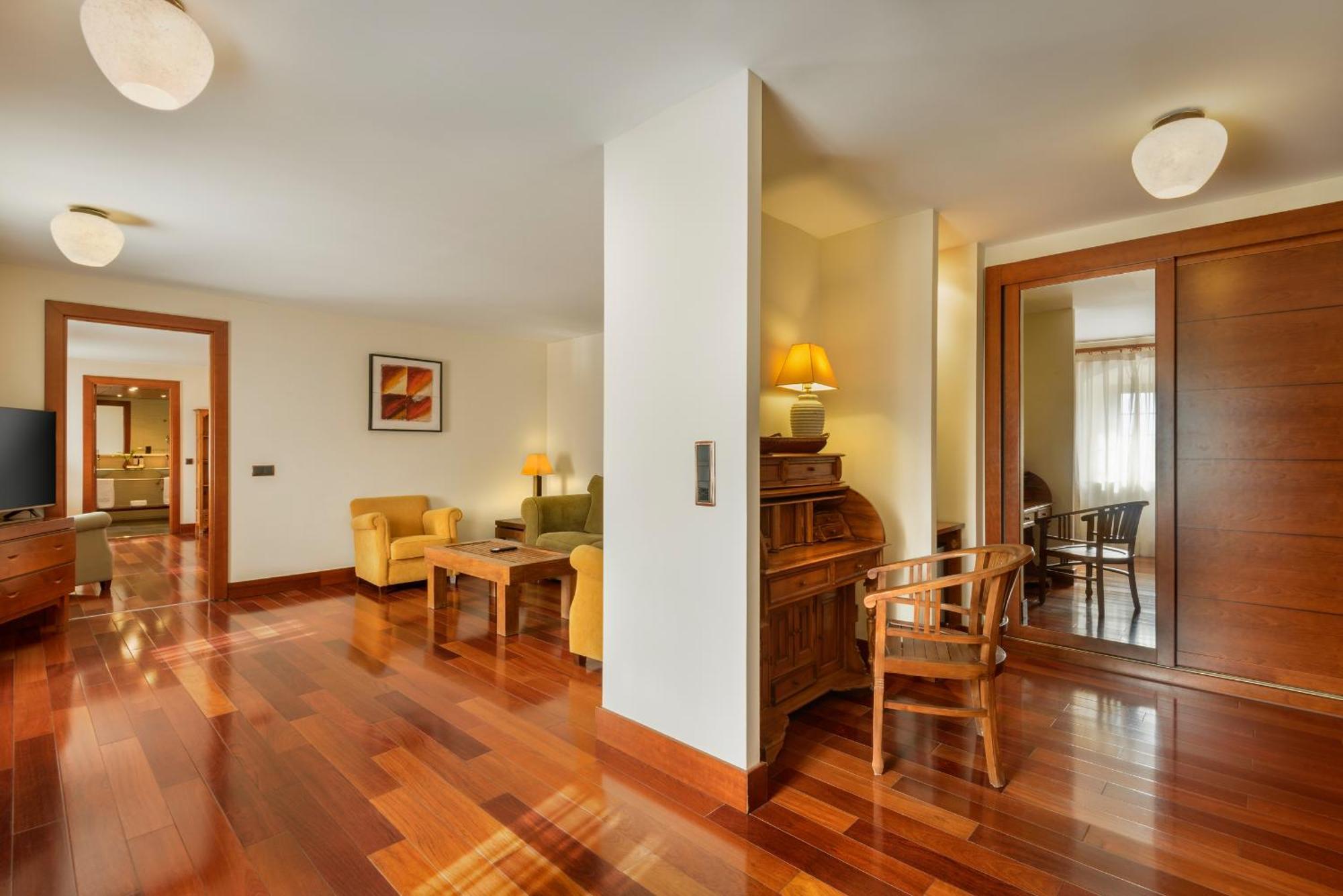 Hotel & Spa Monasterio De بولتانا المظهر الخارجي الصورة Interior of a suite